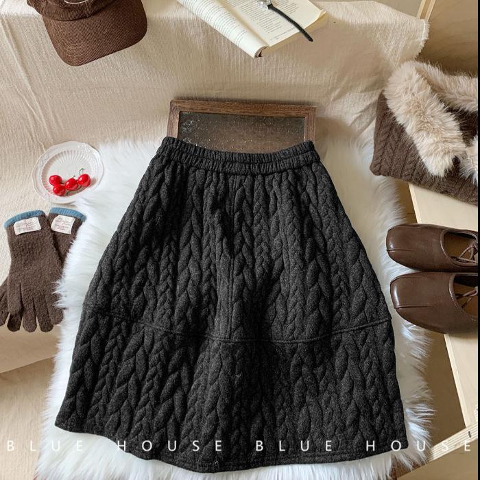 Elegant Retro A-line Cable Knit Skirt with Floral Design - Autumn/Winter 2025 Collection for Women