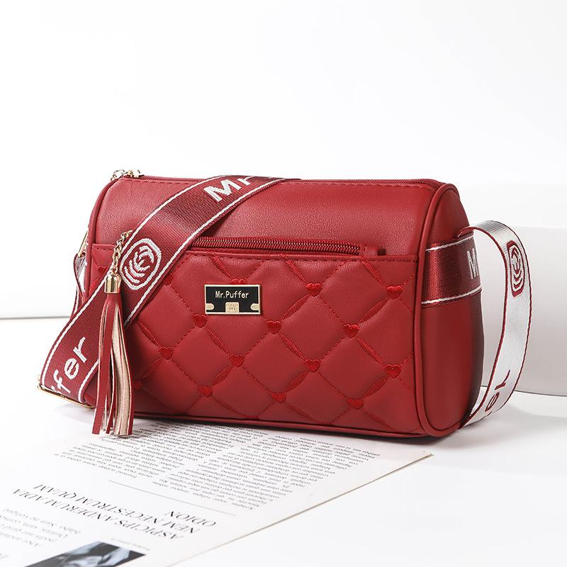 Ms. Xia's Crossbody Bag Is Fashionable and Versatile. It's A Large-capacity Fringed Women's Phone Bag