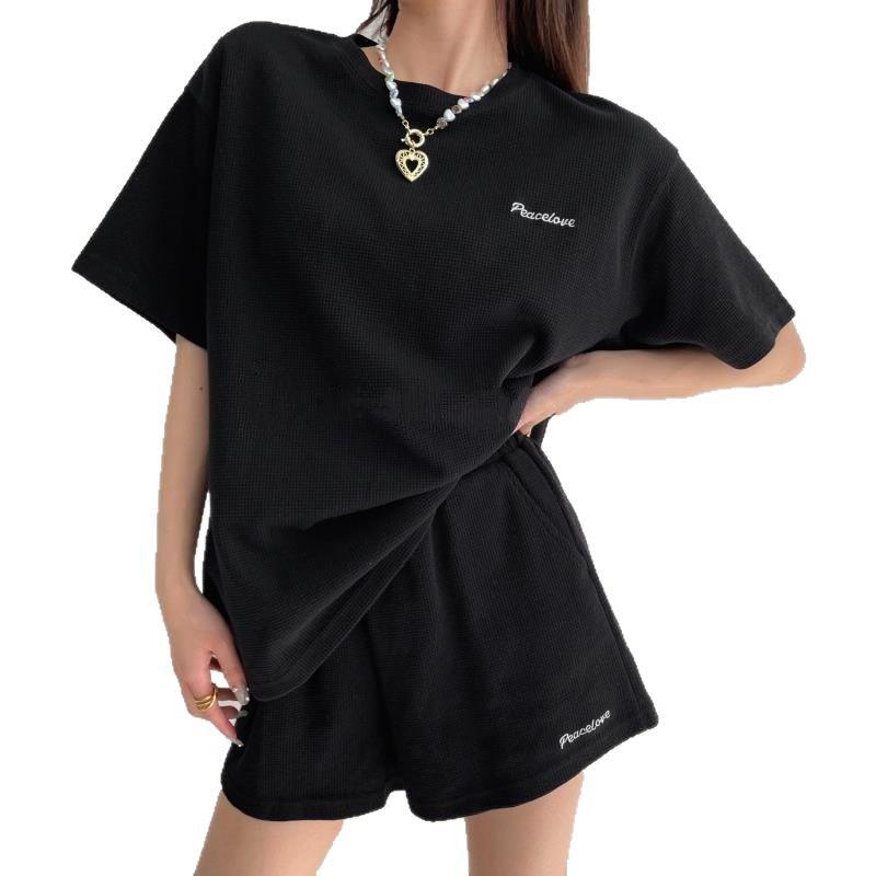 Summer 2025 Women's Sporty Two-Piece Set: Fashionable Shorts & Short-Sleeve Tee for a Versatile, Relaxed Look