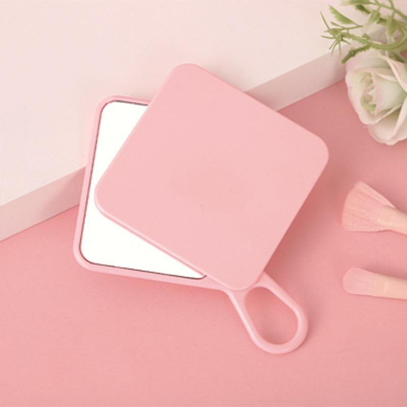 

Compact Rotating Square Pocket Mirror with Wrist Strap 8*8cm (without wrist strap)