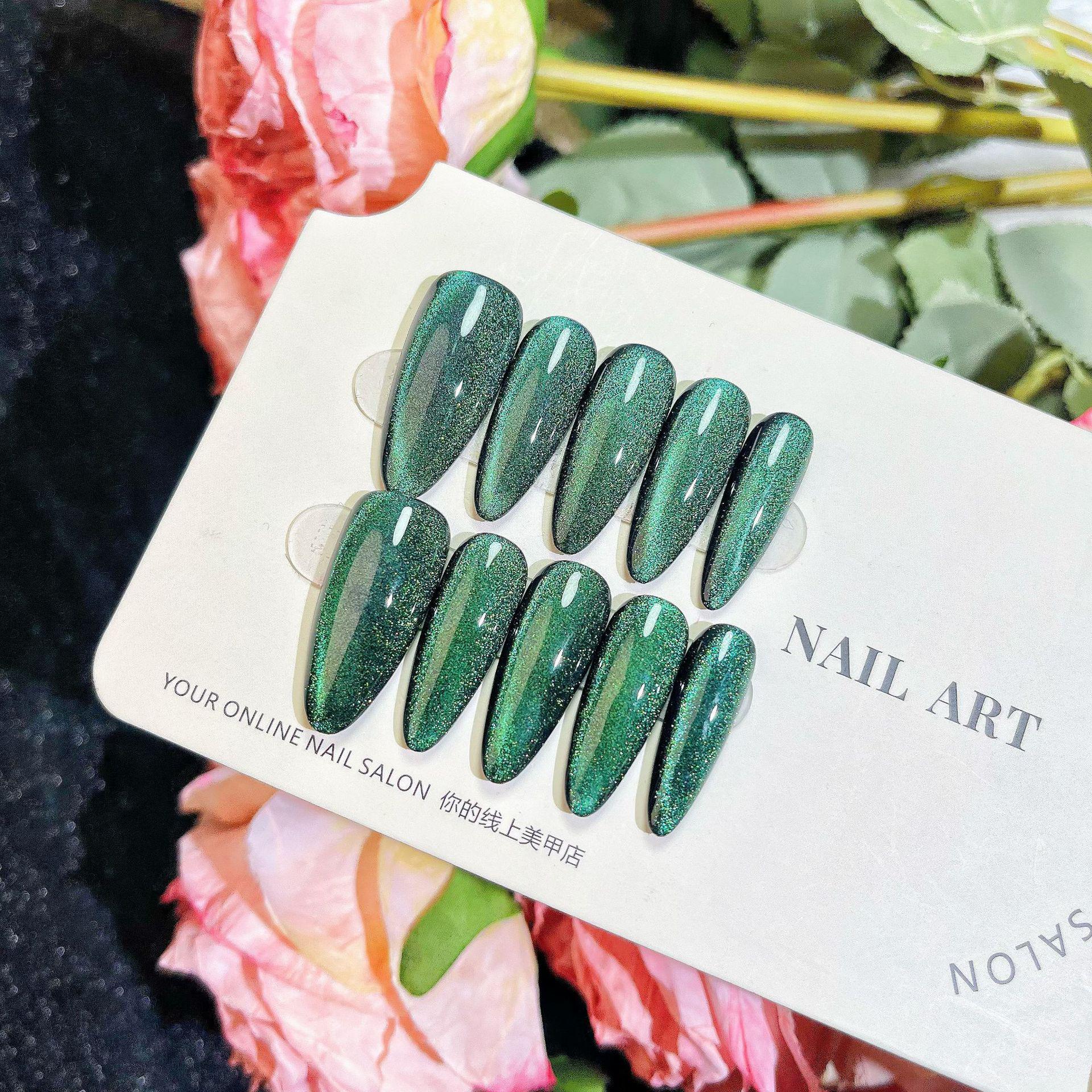 

Однотонные ногти «кошачий глаз» с блестками: Трендовый европейский/американский носимый нейл-арт ручной работы Medium