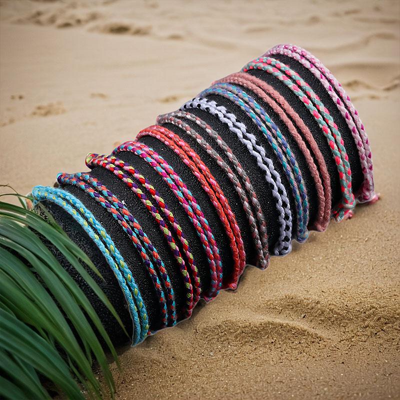 12 Stück/Set Bunte Baumwollschnur handgewebtes wasserdichtes Schnurarmband Sommer Surf Strand verstellbare böhmische Schnur