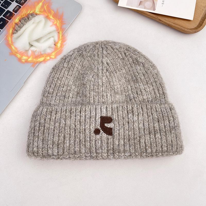 

Осень и Зима Теплая и Бархатная Шапка, Подчеркивающая Маленькое Лицо, Простая и Универсальная Шапка-Бини, Вышитая Шерстяная Шапка 54-60CM