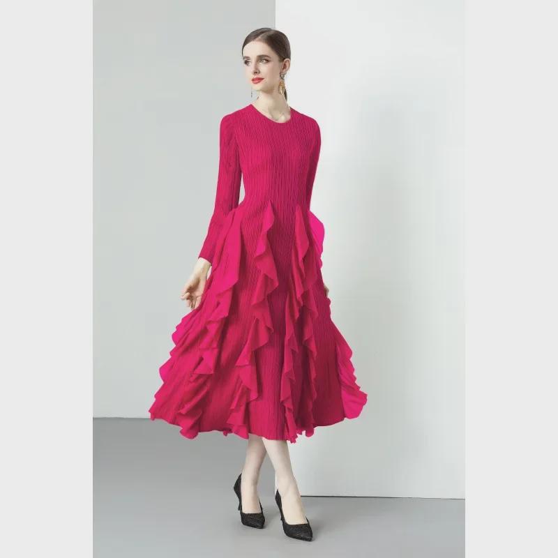 Miyake 2024 Plisowana sukienka z falbaną: Okrągły dekolt, Długie i krótkie rękawy, Wysoki stan, Wąski krój, Elegancki design