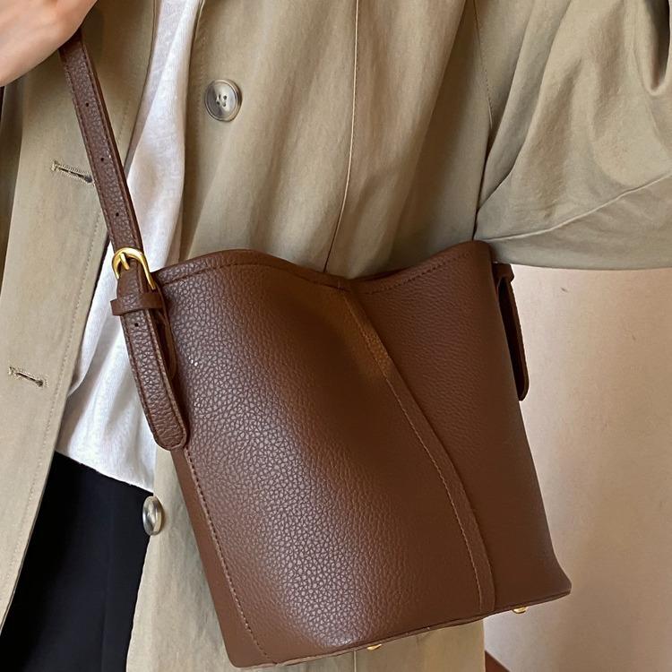 Bag Handbag Women's 2025 New Super Fire Summer Crossbody Bucket Bag Fashion Commuter Shoulder Underarm Bag