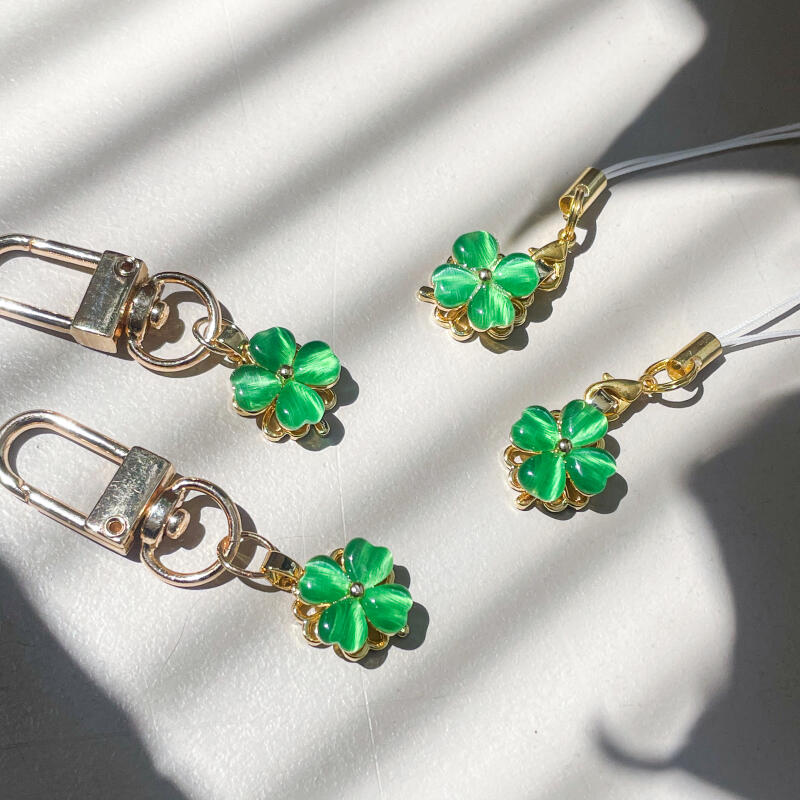 Rotating Pendant Four-Leaf Clover Keyring (String version) Lucky Four-Leaf Clover Keychain (Ring version)