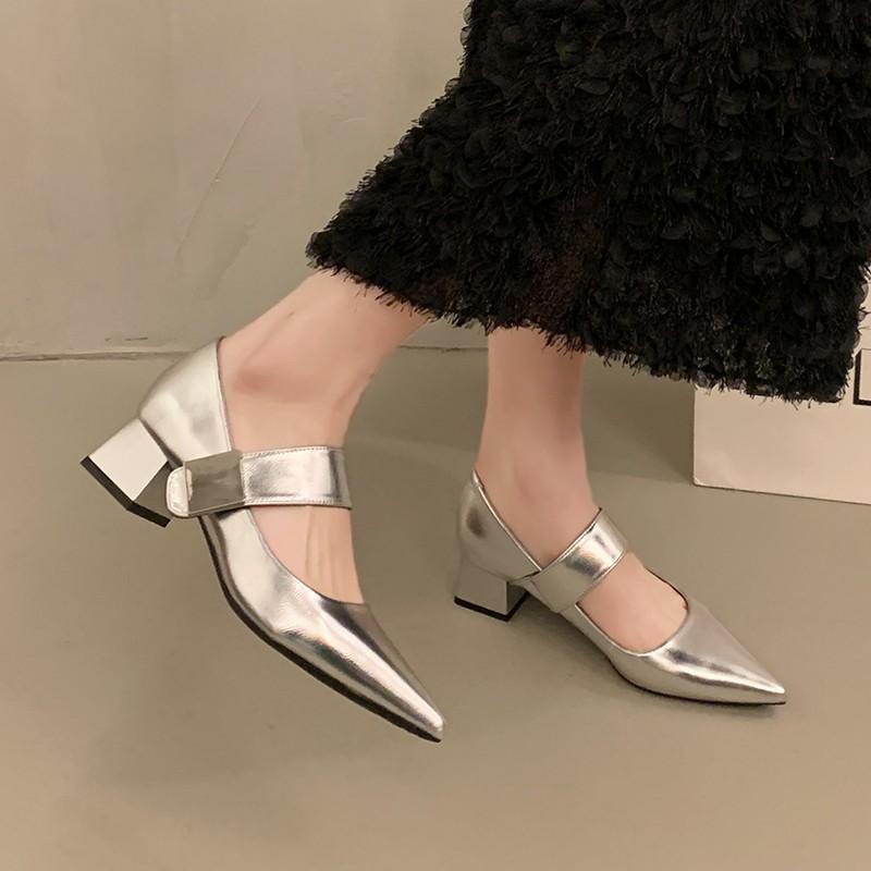 

French 2025 spring and autumn new retro pointed flat bottom metal buckle color matching light mouth soft leather Mary Jane single shoes women s trend 40 серебряный