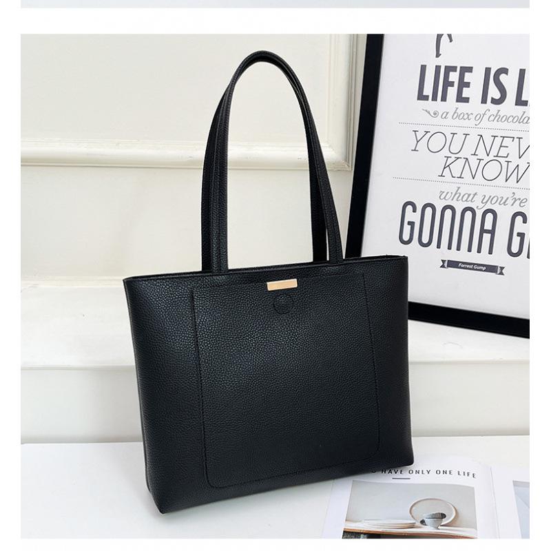

Women s Trendy Large Capacity Tote Bag – 2025 Summer/Autumn Collection, Versatile Shoulder Bag for Moms and Commute. чорний