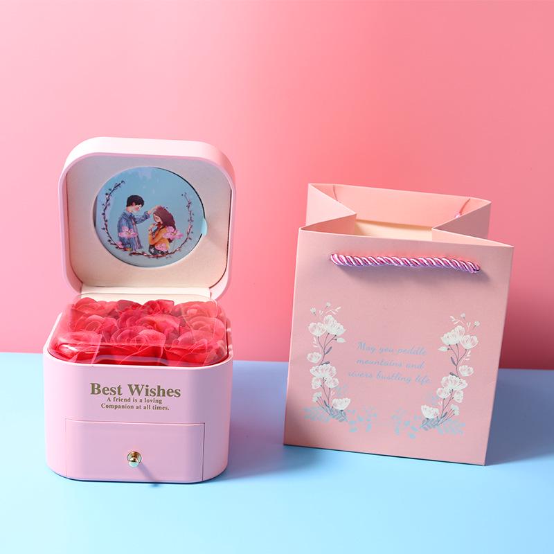 

Подарочная коробка ко Дню святого Валентина с украшениями из роз и помадой, двухслойная