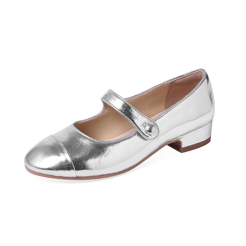 

2025 spring and summer Korean version of women s silver single shoes, light leather color matching small leather shoes, round head versatile Ma 39