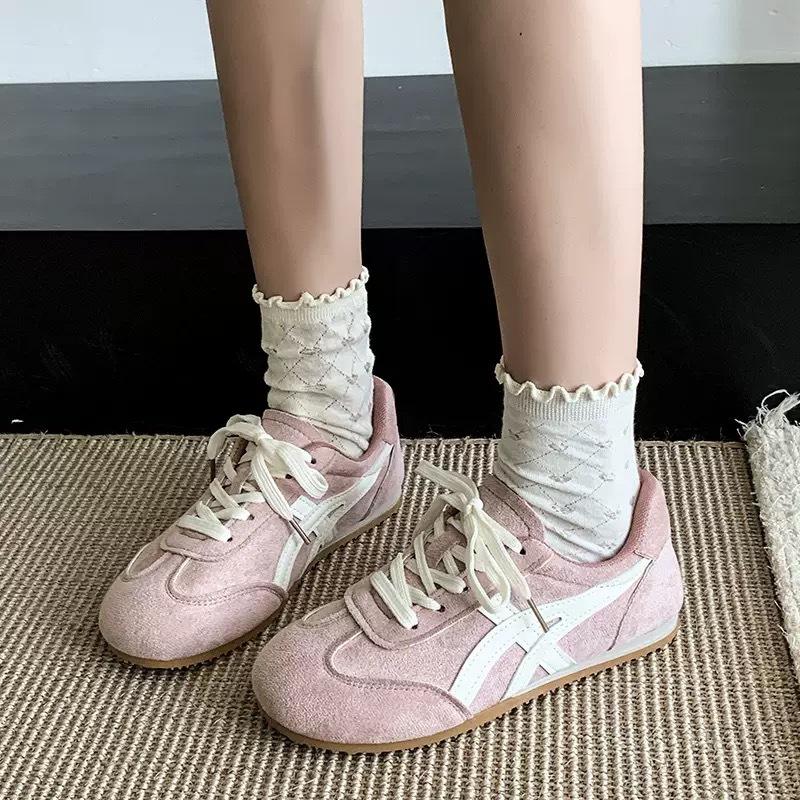 Retro anti-velur tyske treningssko, komfortable og lette fritidssko med flat såle, enkeltsko, små hvite sko, damesko som puster a