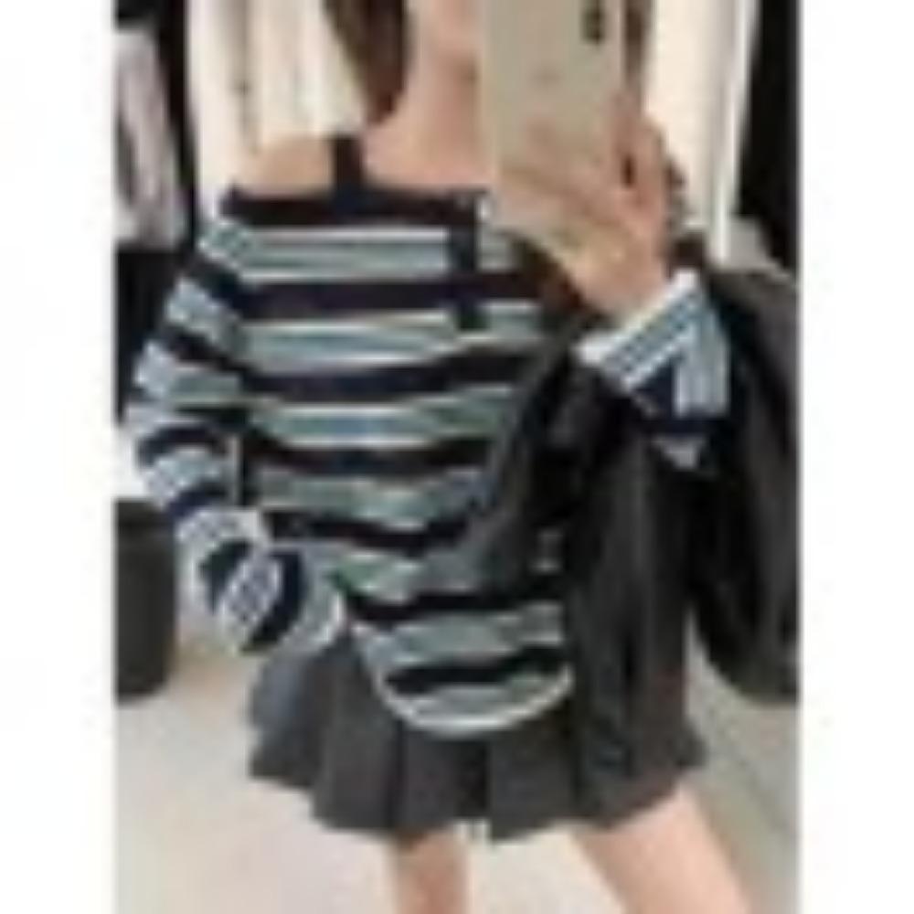 A Retro Loose One-shoulder Striped Halter Long-sleeved Knitted Top for Women with A Contrasting Color Design In Early Autumn