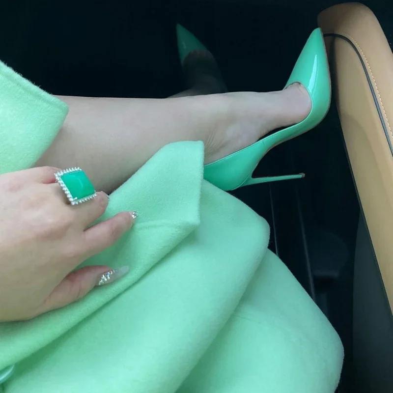 Fashion Multi colored d 12cm super high heels in pink and white patent leather, sexy and fashionable pointed thin single shoes