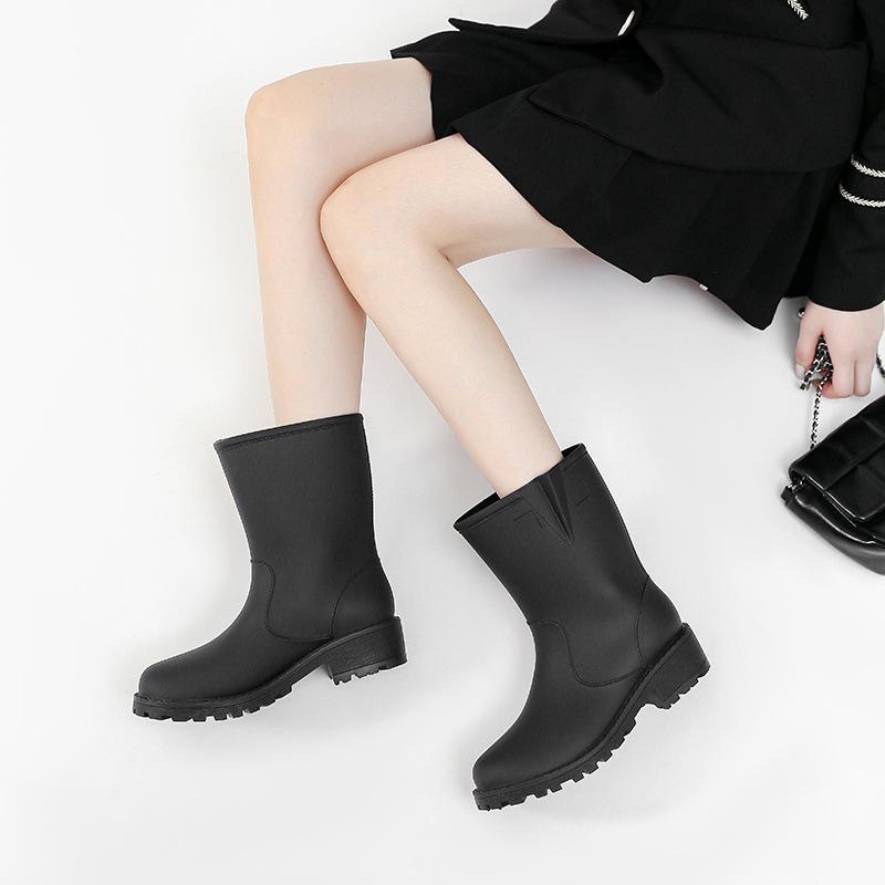 

Женская новая обувь для дождя на высоком каблуке, водонепроницаемые и нескользящие резиновые сапоги средней высоты, модные резиновые туфли, бахилы, цельные уличные водонепроницаемые сапоги 36