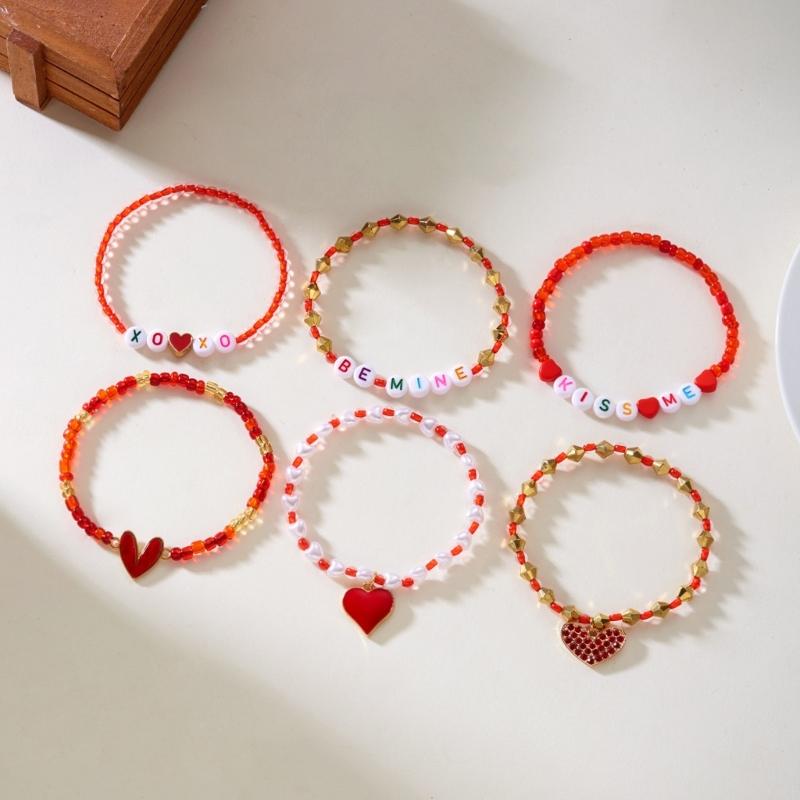 Stylish Valentine's Day Bracelets for Women Heart Charm Stackable Wristchain Trendy Accessory For Her