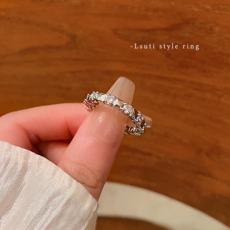 

Micro-inlaid zir*****pening adjustable ring women s cold wind niche high-end index finger ring exquisite versatile hand jewelry Adjustable opening
