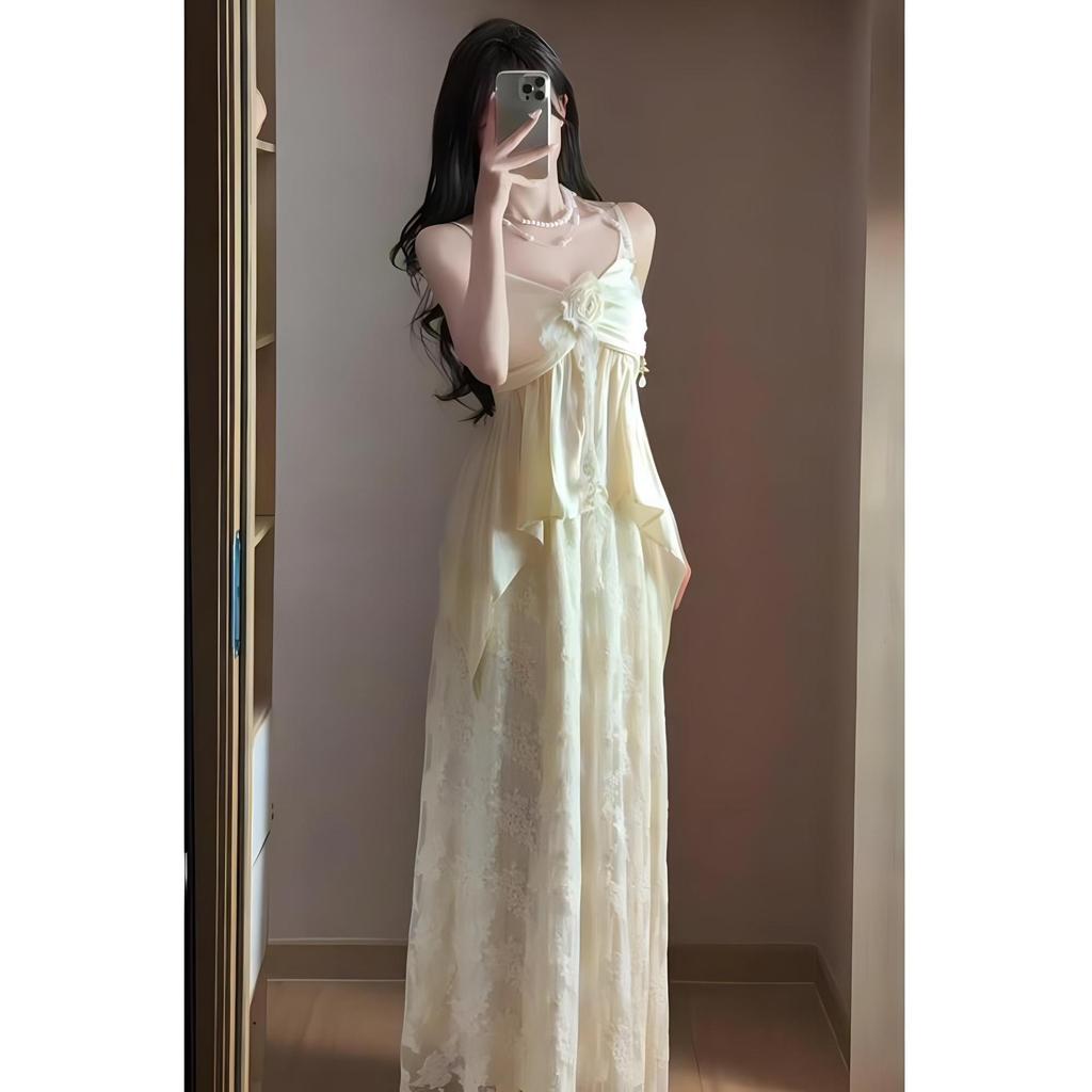 Seaside holiday style wear suit, unique and beautiful lace splicing suspender top, a-word skirt, two-piece summer