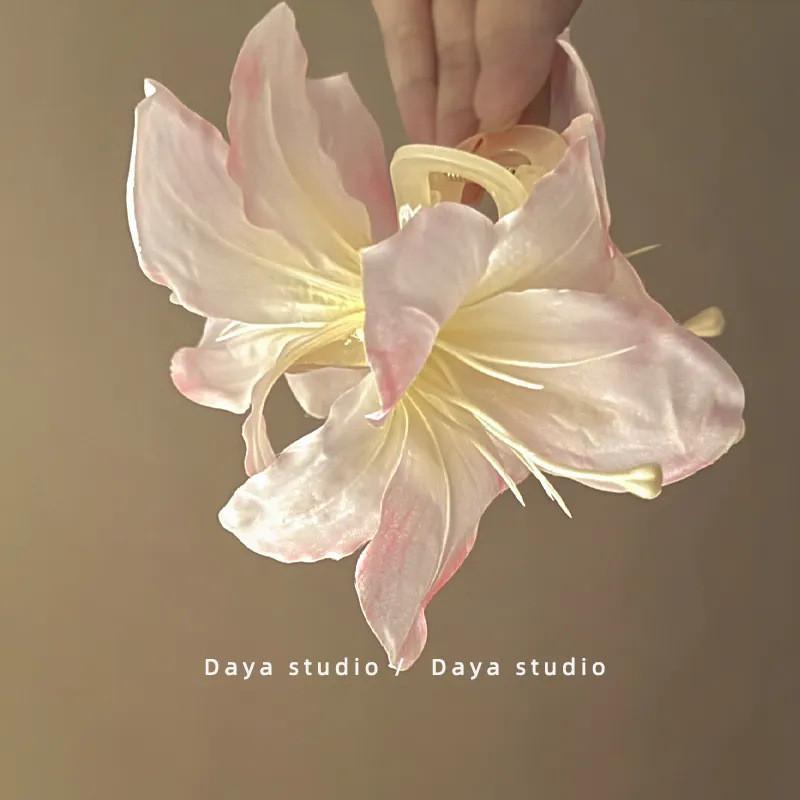 French Style Simulated Lily Flower Clip High-end Holiday Shark Clip