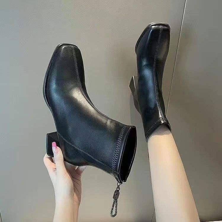 Off-white French small short boots women's new thin boots in autumn and winter 2025 thick heel velvet square head high heel spring and autumn sing