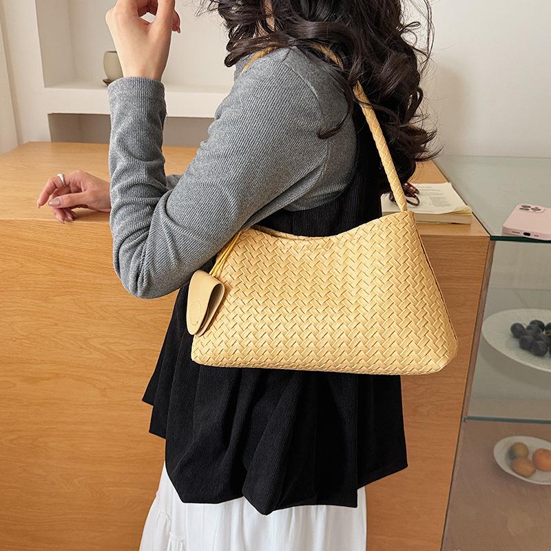 Woven Texture Shoulder Bag with Braided Handle and Soft Structure Elegant Style for Daily Wear