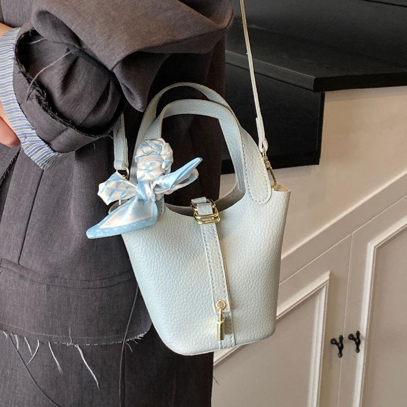 Popular Popular Fashion Lychee Pattern Temperament Advanced Sense Portable Bucket Bag Women's Leisure Commuting Niche Messenger Bag Bag