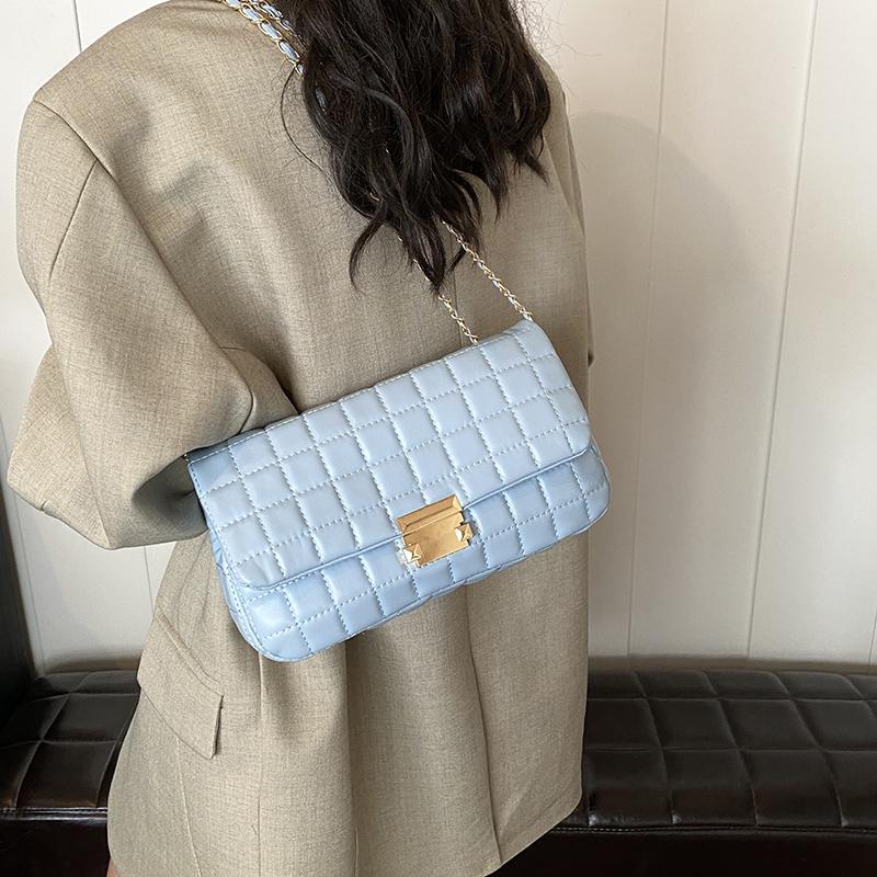 New Summer Versatile Chain Crossbody Bag Fashionable One Shoulder Stick Bag with Lingge Embroidered Thread