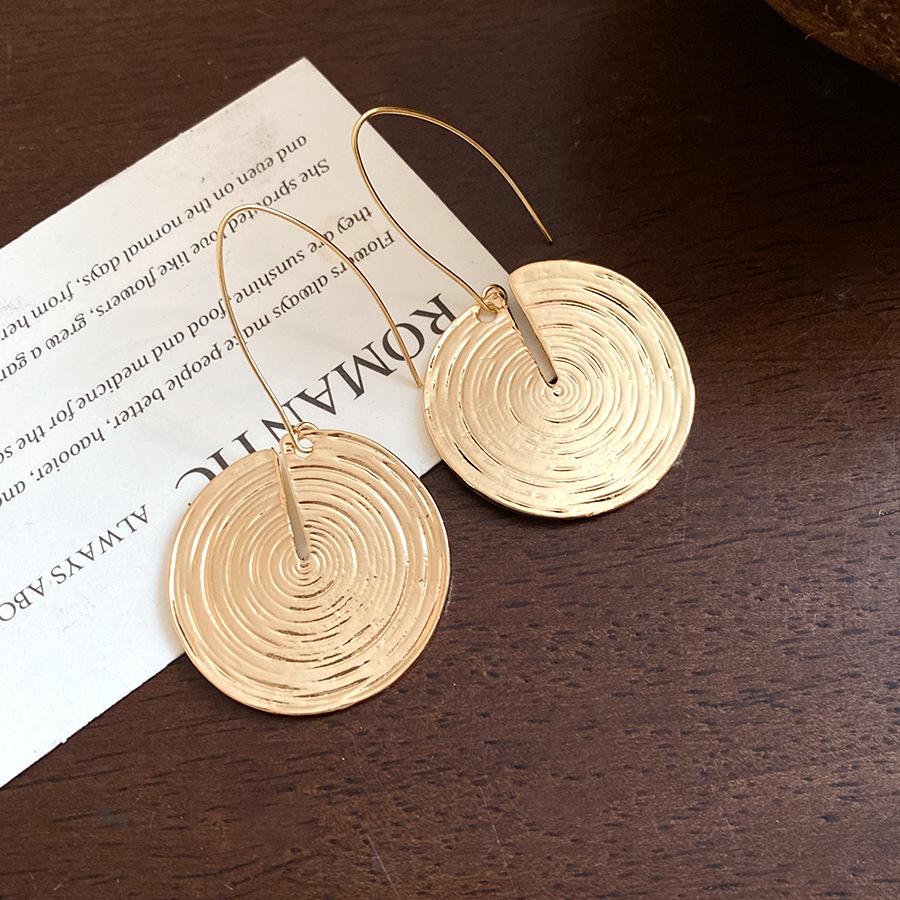 

European and American round simple texture pendant ear hook Hong Kong style retro niche design earrings light luxury high-end earrings women