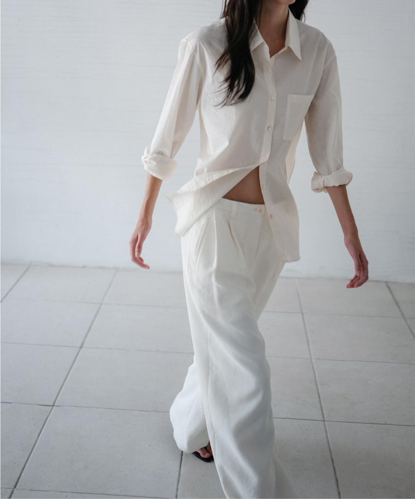 Beullaengkeulumumeon Sway Two-Pleat Pants_Ecru