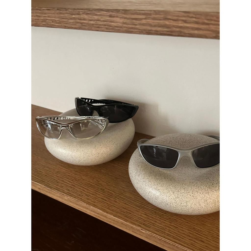 Y2K Wraparound Sunglasses for Women Men, Futuristic Rectangle Shield Glasses, Retro Cyber Fashion Eyewear