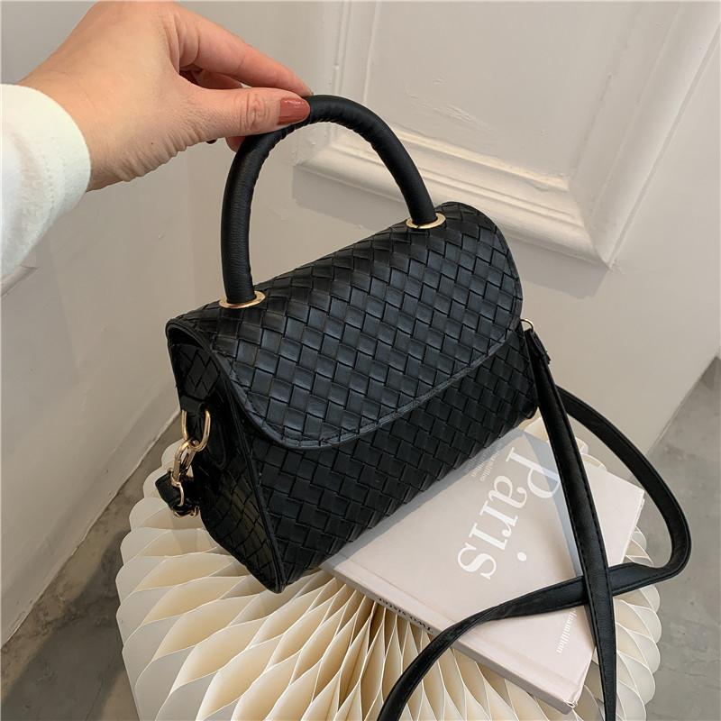 Vintage Chic Solid Color Korean Style Small Woven Shoulder Bag For Fashion Lovers