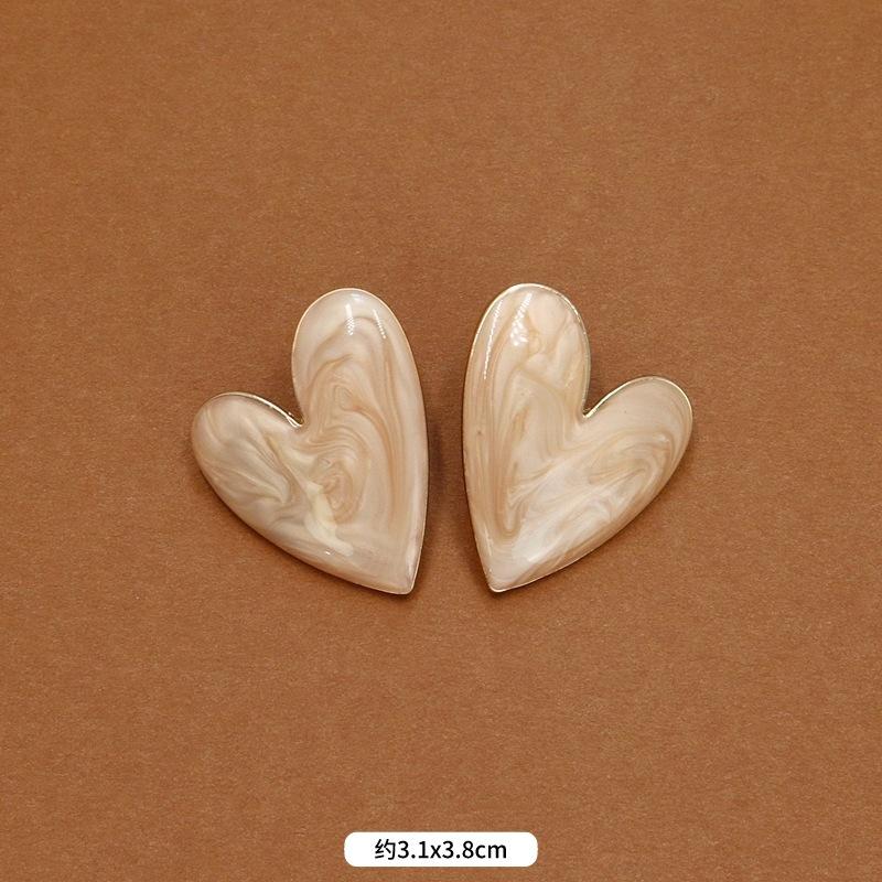 Autumn and winter niche French retro court enamel stud earrings femininity fashionable personality exaggerated Hong Kong style small fragrant ear