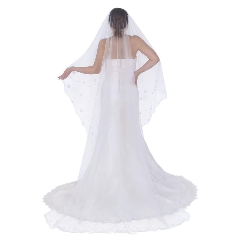 

Элегантные двухуровневые свадебные вуали с цветочными бусинами. Идеально подходят для свадебной церемонии и свадебных фотосессий. белый