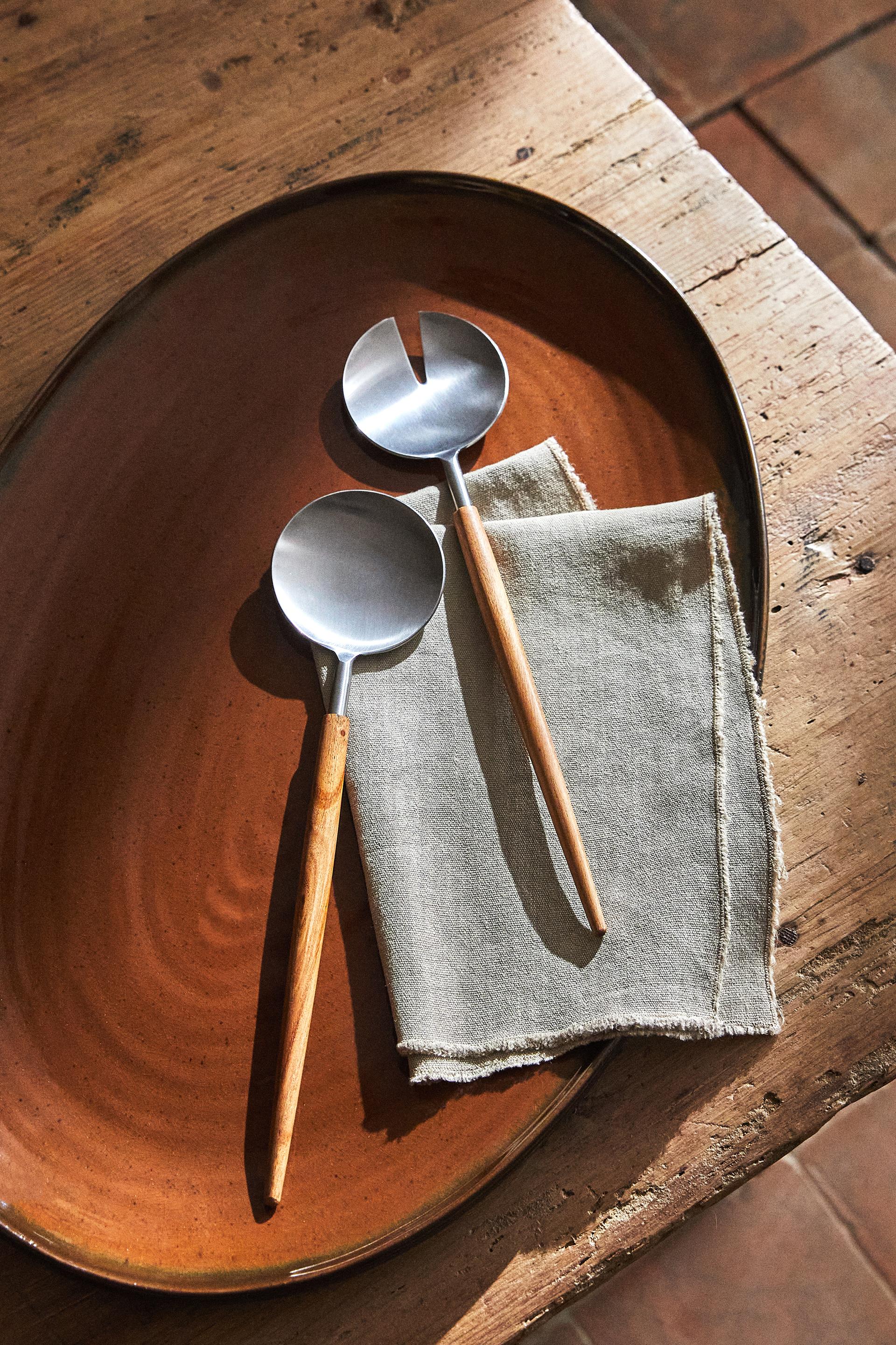 

SET OF STEEL SERVING FLATWARE