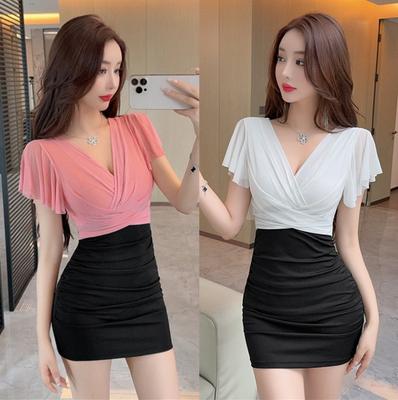 Reines Verlangen sexy V-Ausschnitt tief ausgeschnitten Netz fliegende Ärmel Kleid Nachtclub Temperament Taille dünn Hüfte kurzer Rock Damen