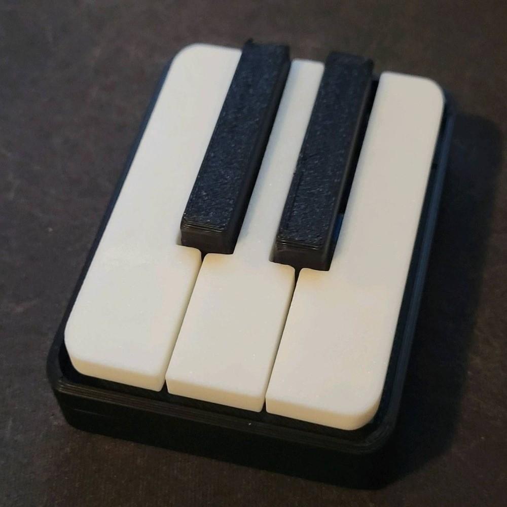Novelty Piano Stress Clicker Keychain 5-key Press Piano Key Fidget Figurine Backpack