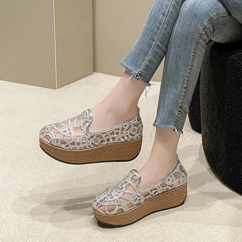 

Обувь женская 2024 года, с круглым носком, без застежек, лоферы Modis с мехом, женская обувь, эспадрильи, повседневные кроссовки на платформе, новые летние туфли без застежек 41 серебряный