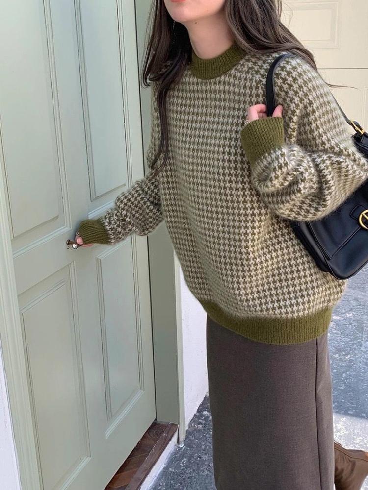 Girls' Autumn New Plush Lazy Style Sub Patterned Versatile Loose Sweater