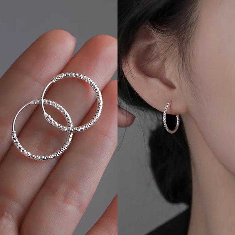Women's Luxury Textured Metal Hoop Earrings - Versatile Niche Design