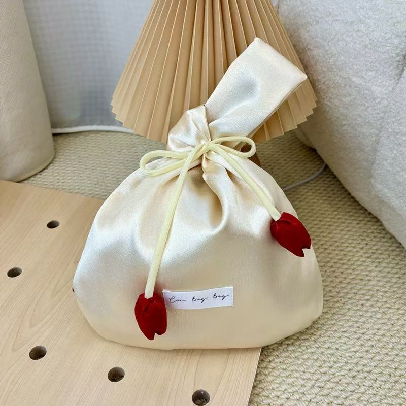 Vest Shape Tulip Wrist Bag Large Capacity Tope Handle Wedding Beauty Bag New Chinese Style Silk Cloth Goddess Day Gift Bag