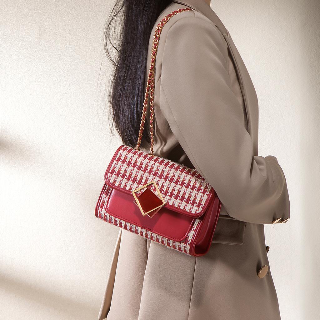 Trendy Versatile Red Wedding Bag for Brides, Women's 2024 New Fashion Crossbody Bag, Stylish and Elegant Small Square Bag