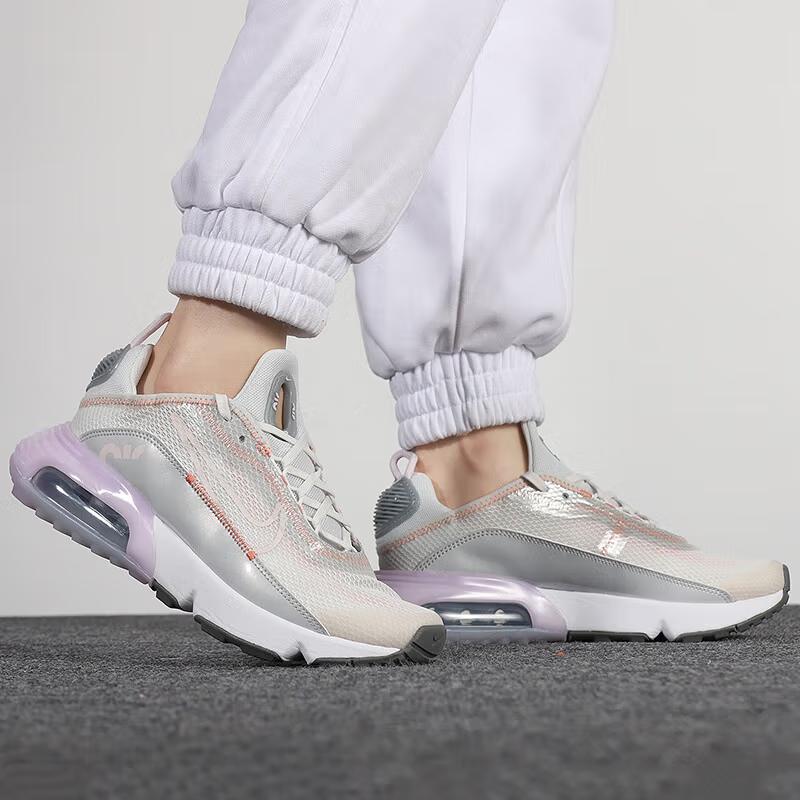 Nike Air Max 2090 GS Platinum Tint Light Violet Dětské tenisky Šedá Metalická-Platinum Crimson-Bliss CJ4066-014