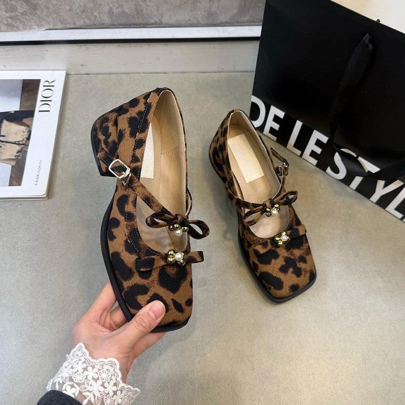 Spring and Summer 2025 New Fashionable Versatile Golden Flower Beads Popular Soft Sole All-inclusive Comfortable Height-increasing Shoes