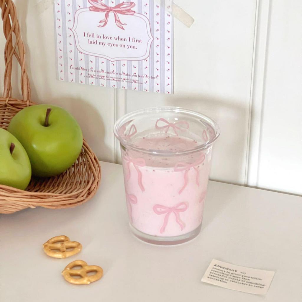 Charmante florale Glastasse für Frauen – Elegantes transparentes Trinkgeschirr für kalte Getränke, Milch oder Kaffee