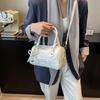 Einzelschulter Damen High-End Crossbody-Tasche Vielseitig Stilvoll Kleine Quadratische Tasche Geeignet für den Arbeitsweg mit Schleife