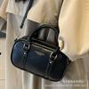 Retro Portable Small Bag Women's 2025 New Bowling Bag Popular Messenger Bag Fashionable Commuter Shoulder Bag