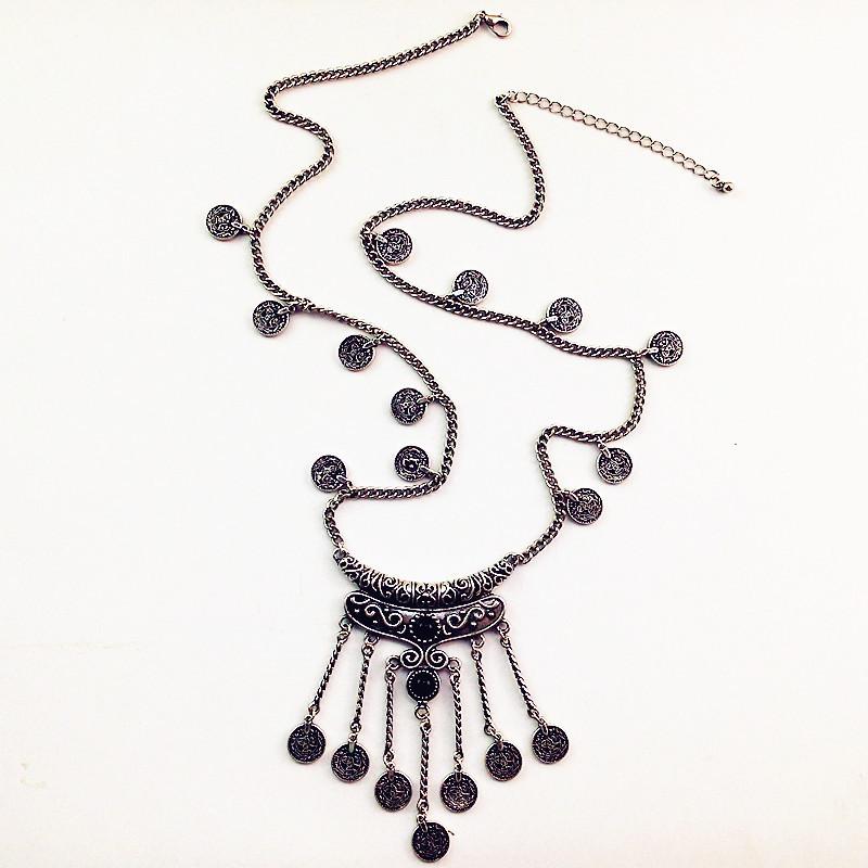 

European Fashion Coin Pendant Necklace With Electroplated Finish For Gifts And Travel SilverBlack