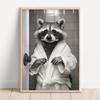 Impression d'art mural de salle de bain Raccoon Rigolo Affiche Raccoon en Peignoir Photos de Raccoon Se Baignant Décor Mural Raccoon sur Toilettes