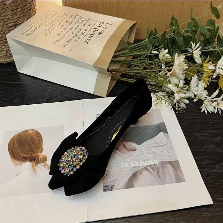 

Spring and Autumn Bow Rhinestone High Heels Women s 2025 New Minimalist Style Solid Color Soft Leather Commuter Women s Light Mouth Single Shoes 35