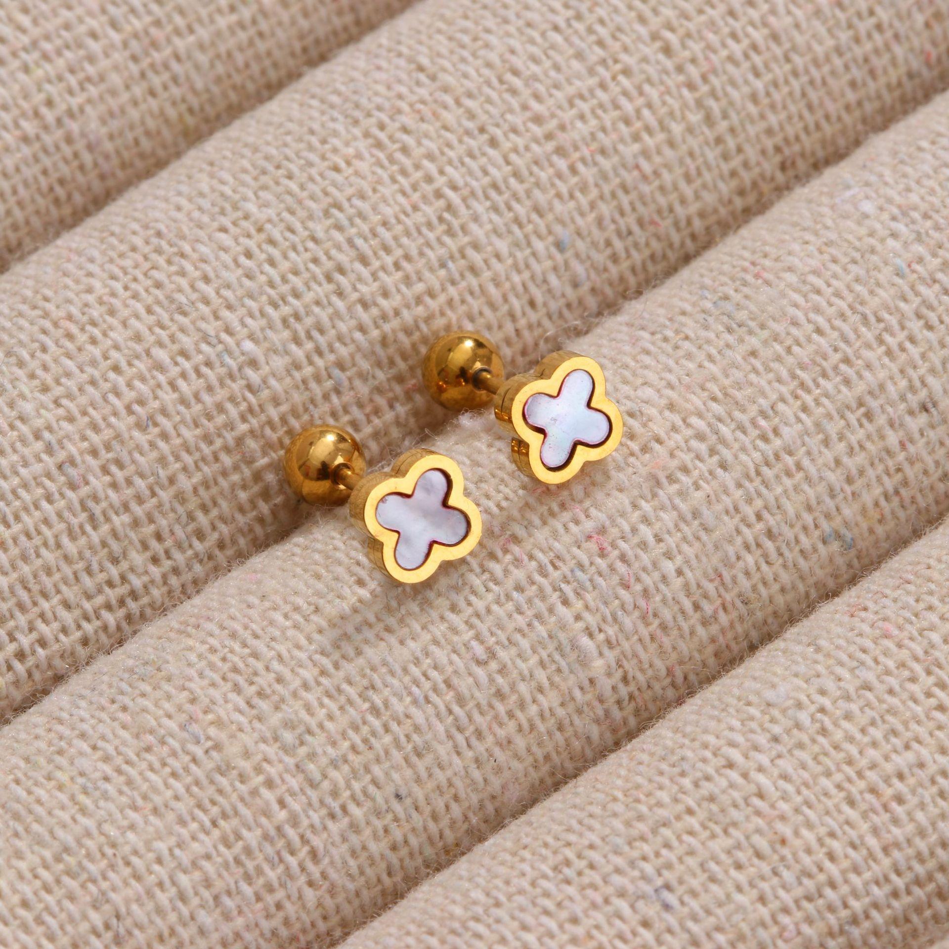 

Модные серьги из титановой стали, винты, сетчатые красные серьги, гвоздики из кости, не выцветающие женские серьги, серьги в виде четырехлистного клевера