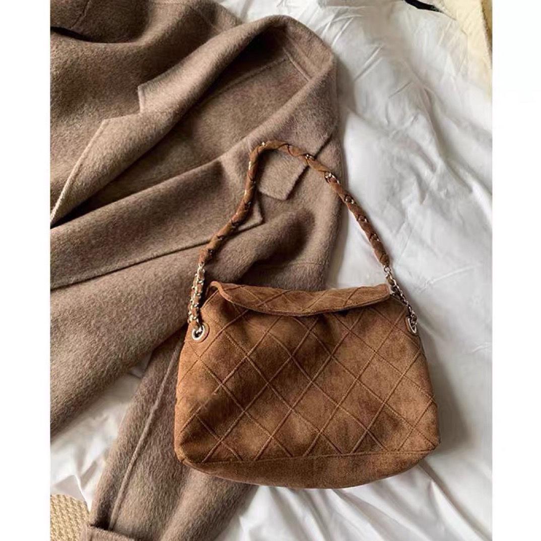 

Heymaymay Winter is Coming Large Capacity Crossbody Chain Bag - Korean Embroidered Shoulder Bag